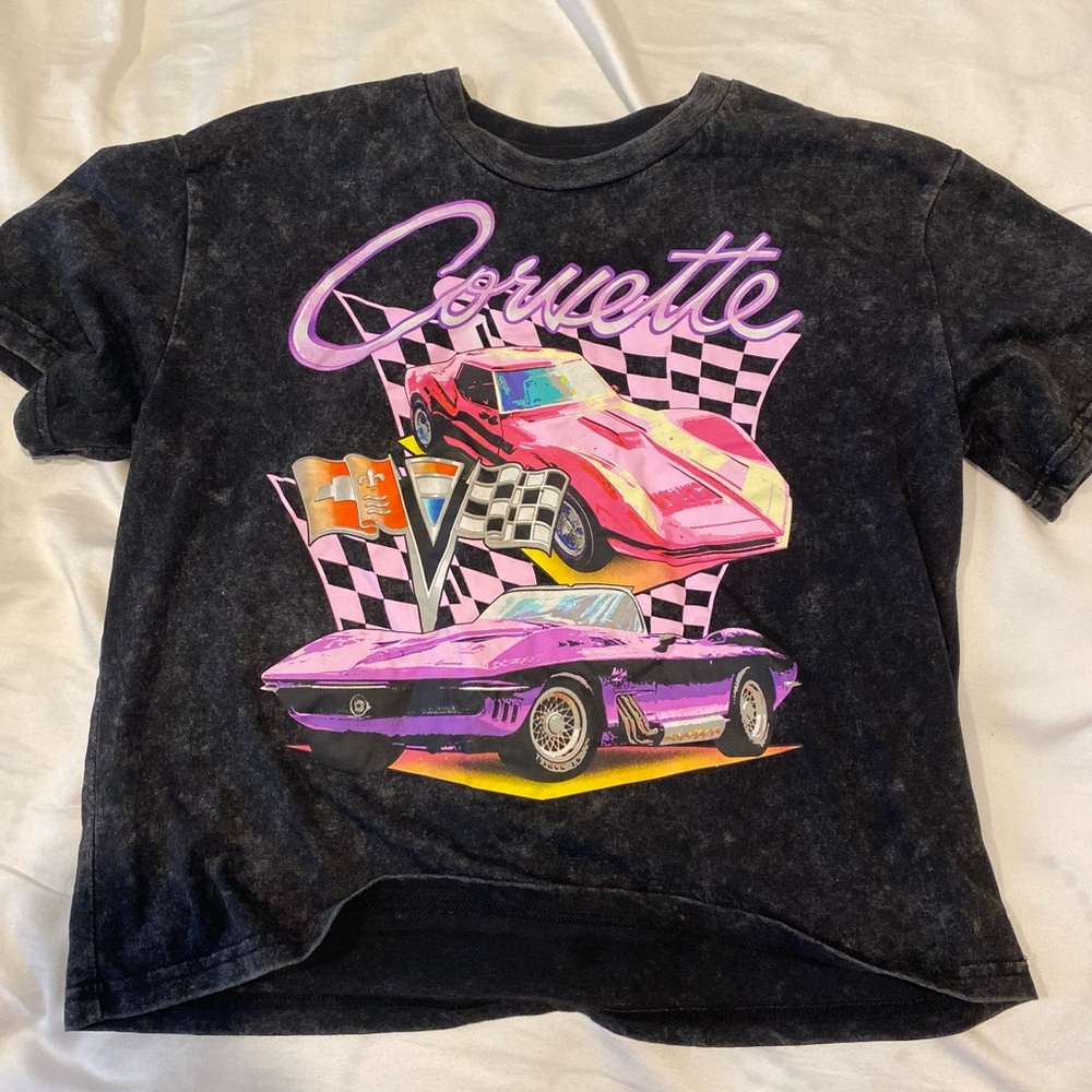 Car cropped t-shirt